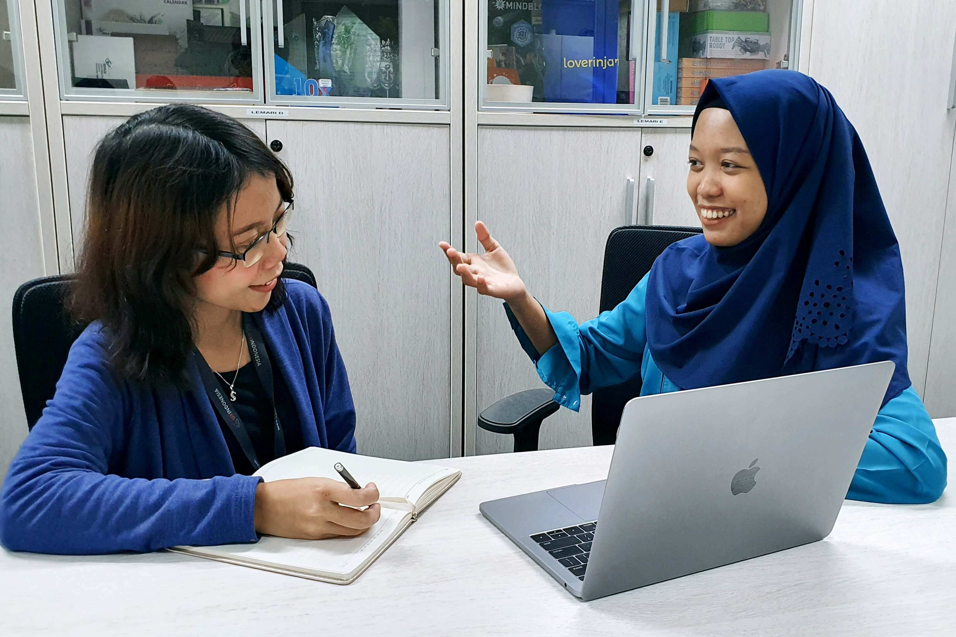 Researcher conducting an interview while Cue records for qualitative analysis